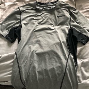 Nike hypercool shirt men’s small